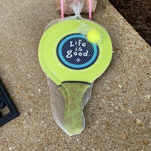 NWOT🌸Life is good. 🏖️paddles and ball for beach and yard tennis. Never used🌺